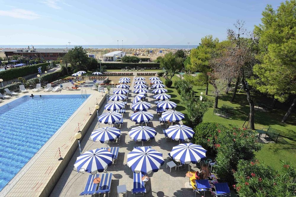 Palace 4*