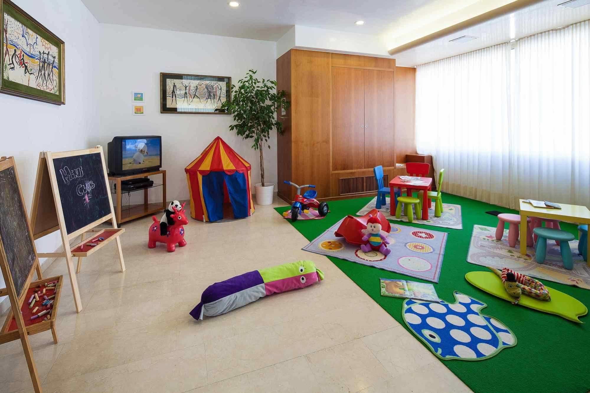 Palace 4*