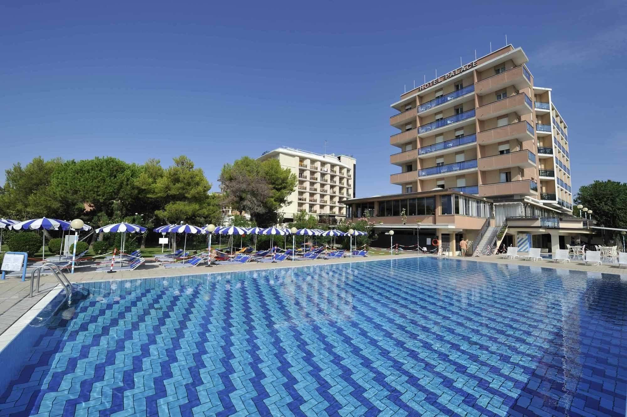 Palace 4*